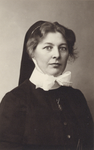 826146 Portret van zr. Antje Maria 'Anna' van Nee (1894-1991), die vanaf 1923 diacones in het Diakonessenhuis te Utrecht was.